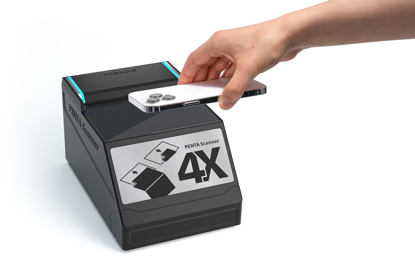 DESKO PENTA Scanner 4X leyendo un código de barras mostrado en un teléfono